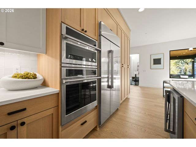 13733 KNAUS Rd, Lake Oswego, OR 97034