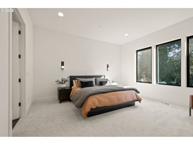 13733 KNAUS Rd, Lake Oswego, OR 97034