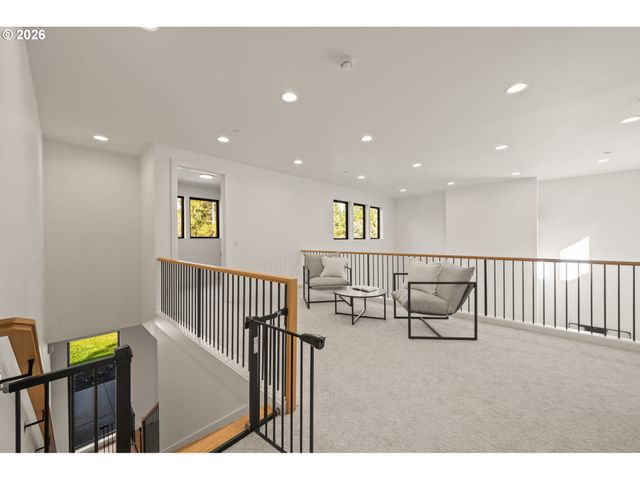 13733 KNAUS Rd, Lake Oswego, OR 97034