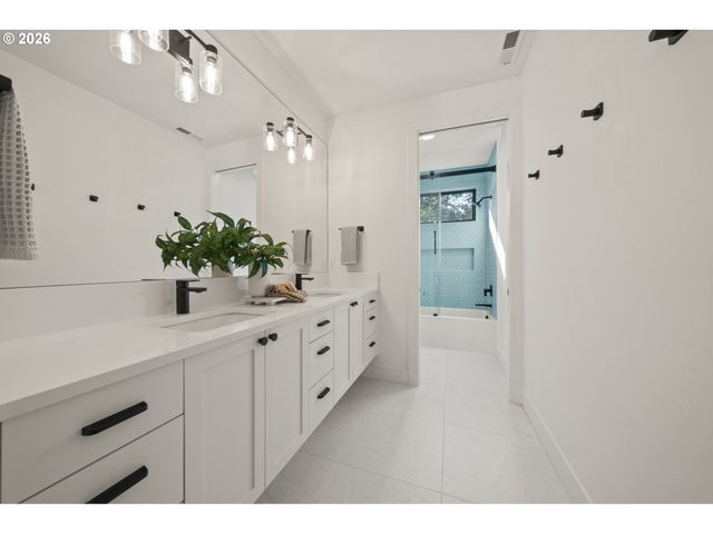 13733 KNAUS Rd, Lake Oswego, OR 97034