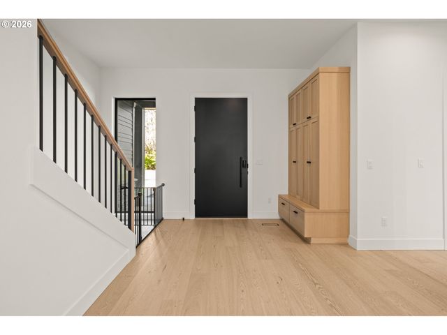 13733 KNAUS Rd, Lake Oswego, OR 97034