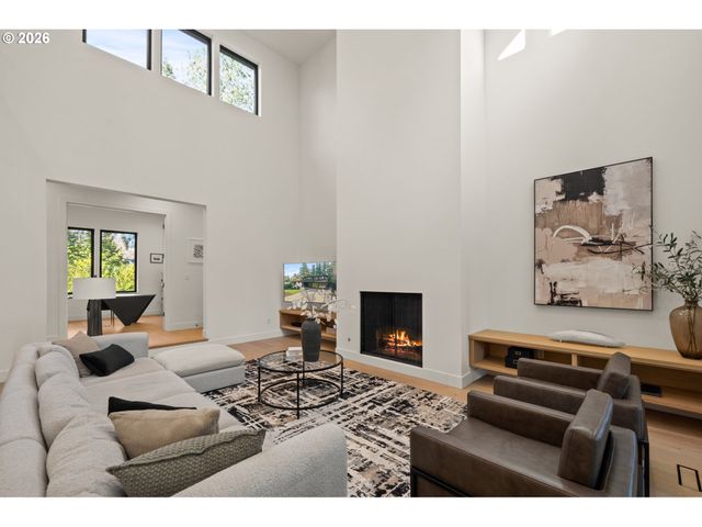 13733 KNAUS Rd, Lake Oswego, OR 97034