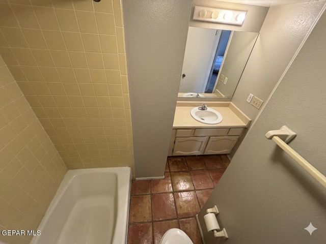 425 Irondale Drive J, El Paso, TX 79912