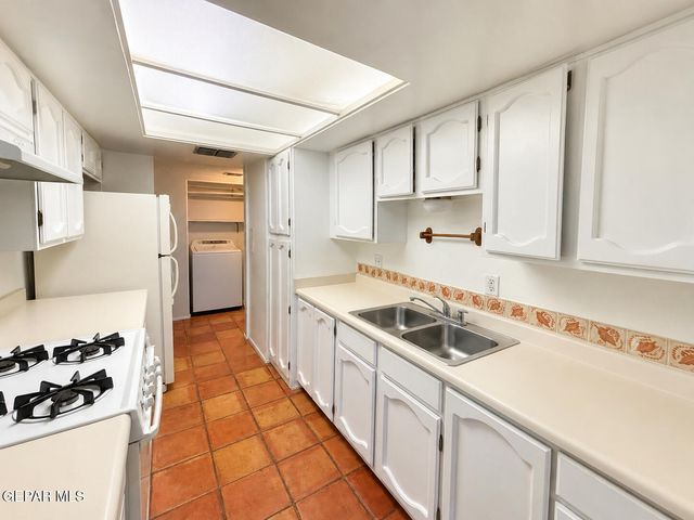 425 Irondale Drive J, El Paso, TX 79912