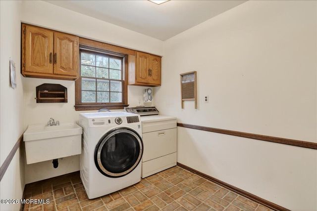 5 Spring Garden Avenue, Colts Neck, NJ 07722