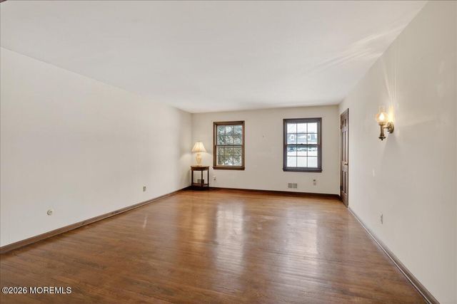 5 Spring Garden Avenue, Colts Neck, NJ 07722