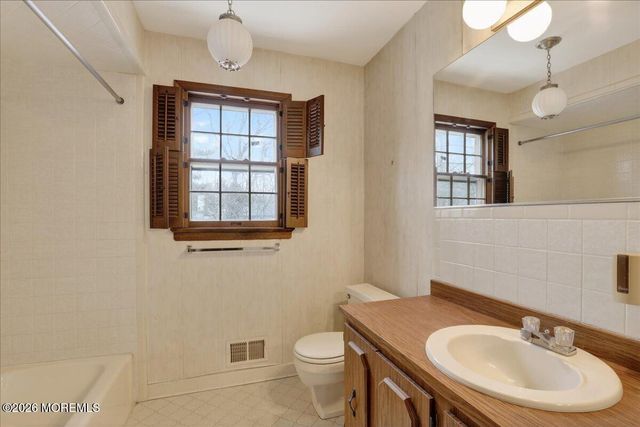 5 Spring Garden Avenue, Colts Neck, NJ 07722