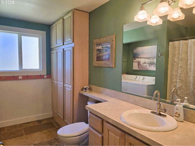 1265 34TH Pl, Florence, OR 97439