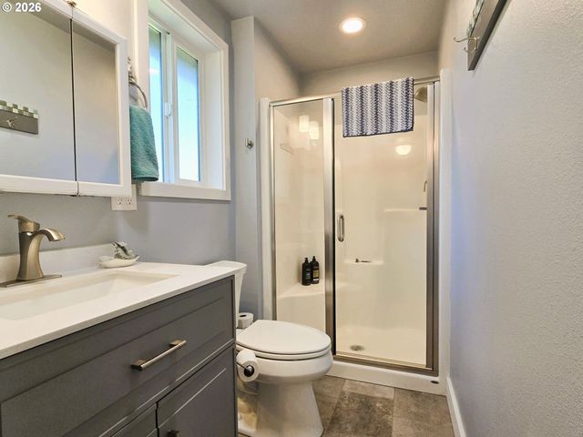 1265 34TH Pl, Florence, OR 97439