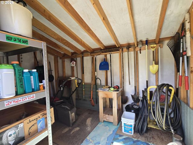 1265 34TH Pl, Florence, OR 97439