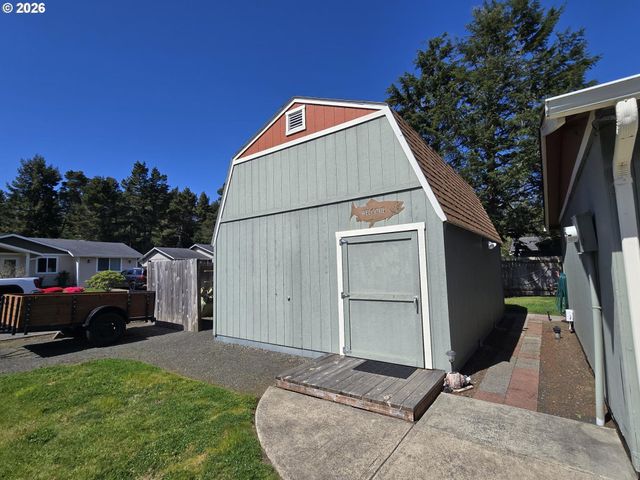 1265 34TH Pl, Florence, OR 97439