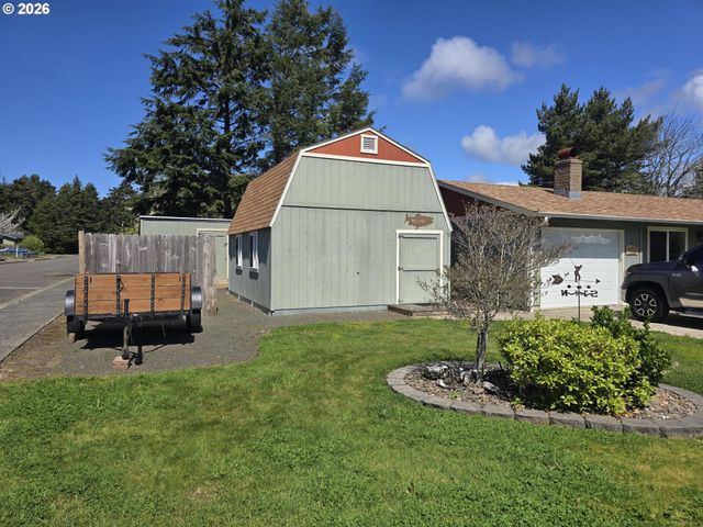 1265 34TH Pl, Florence, OR 97439