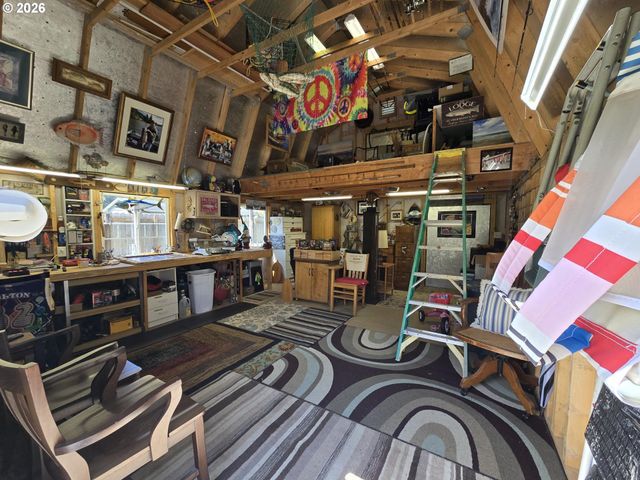 1265 34TH Pl, Florence, OR 97439