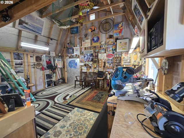 1265 34TH Pl, Florence, OR 97439