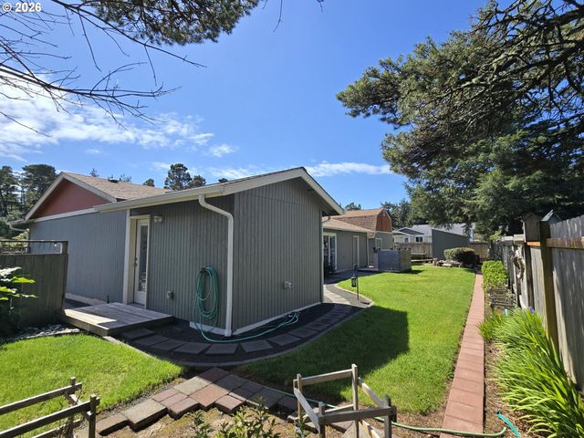 1265 34TH Pl, Florence, OR 97439