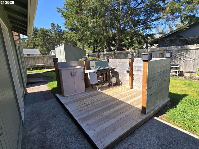 1265 34TH Pl, Florence, OR 97439