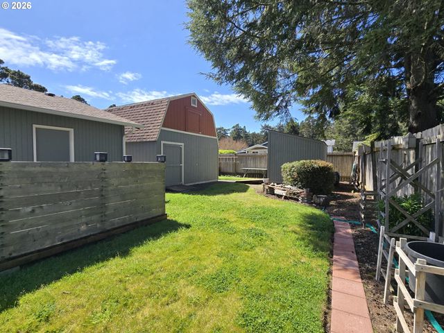 1265 34TH Pl, Florence, OR 97439