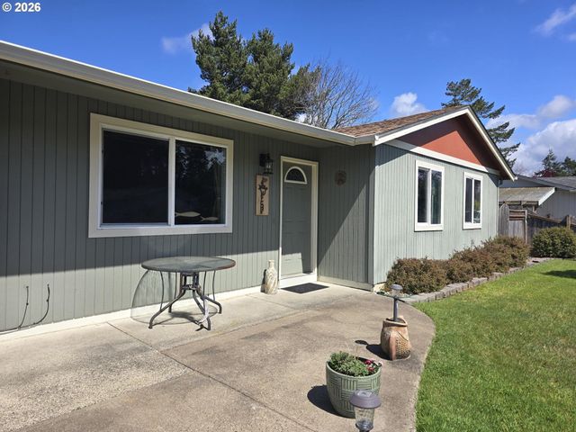 1265 34TH Pl, Florence, OR 97439