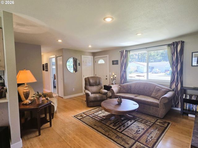 1265 34TH Pl, Florence, OR 97439