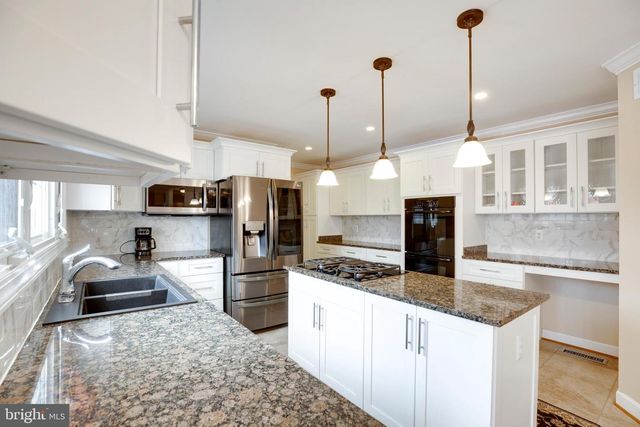 6185 SNOWHILL CT, Centreville, VA 20120