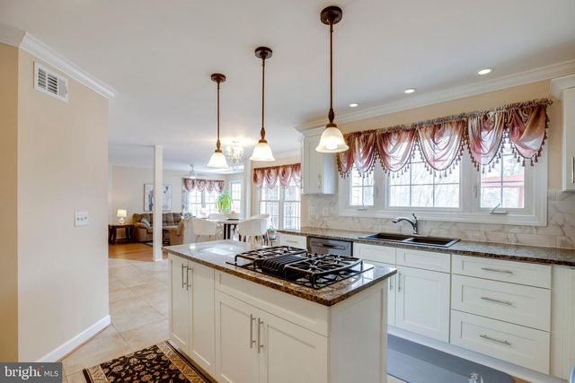 6185 SNOWHILL CT, Centreville, VA 20120