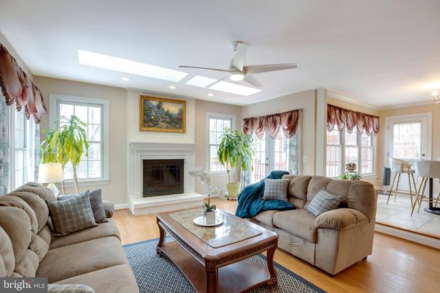 6185 SNOWHILL CT, Centreville, VA 20120