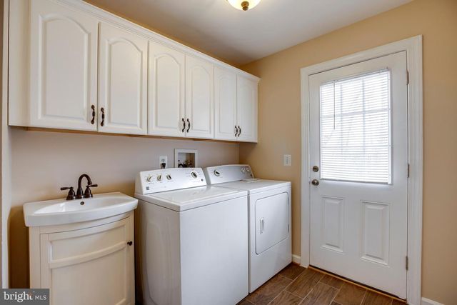 6185 SNOWHILL CT, Centreville, VA 20120