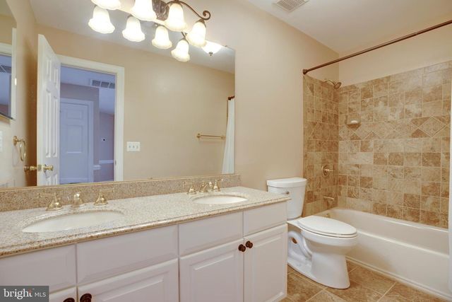 6185 SNOWHILL CT, Centreville, VA 20120