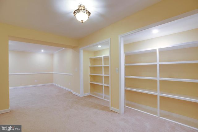 6185 SNOWHILL CT, Centreville, VA 20120