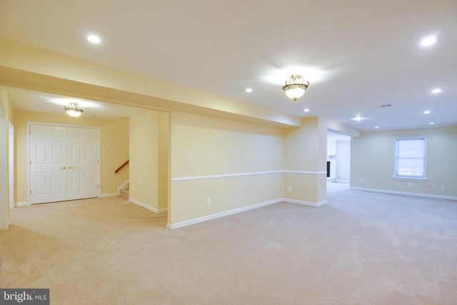 6185 SNOWHILL CT, Centreville, VA 20120