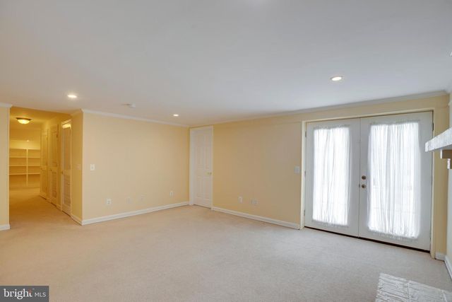 6185 SNOWHILL CT, Centreville, VA 20120