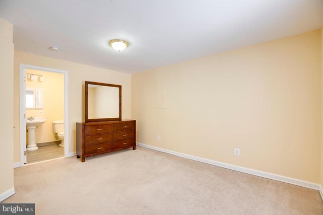 6185 SNOWHILL CT, Centreville, VA 20120