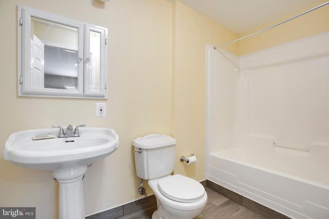 6185 SNOWHILL CT, Centreville, VA 20120