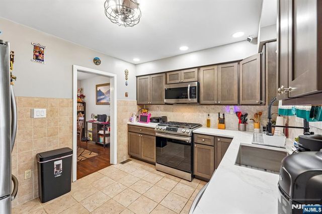 731 Mayflower Avenue, Lawrence, NJ 08648