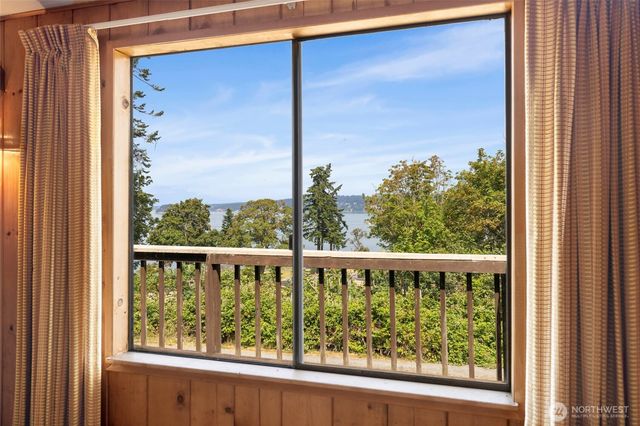 881 Rocky Point Drive, Camano Island, WA 98282