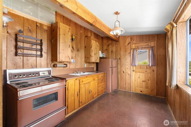 881 Rocky Point Drive, Camano Island, WA 98282