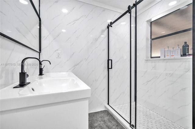 7151 Taft St, Hollywood, FL 33024