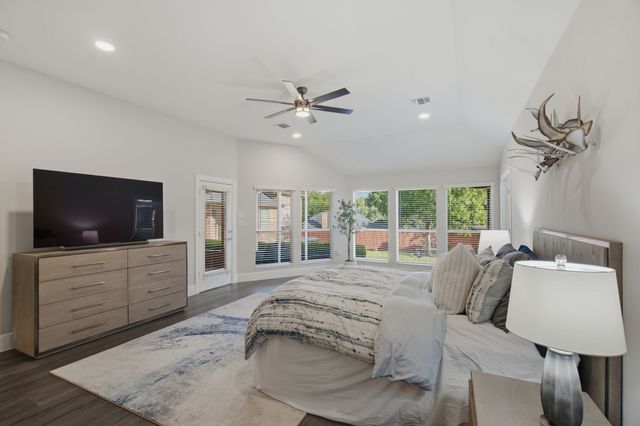 303 Quail Crest Drive, Bedford, TX 76021