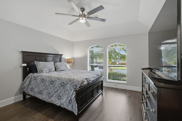 303 Quail Crest Drive, Bedford, TX 76021