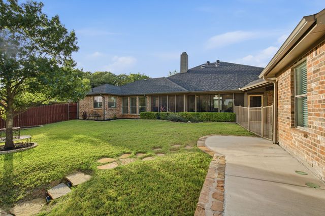 303 Quail Crest Drive, Bedford, TX 76021
