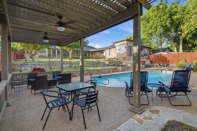 303 Quail Crest Drive, Bedford, TX 76021