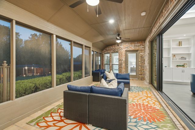 303 Quail Crest Drive, Bedford, TX 76021