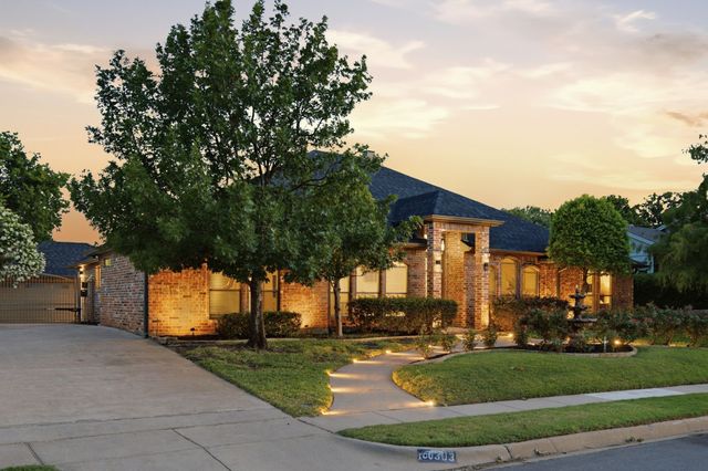 303 Quail Crest Drive, Bedford, TX 76021