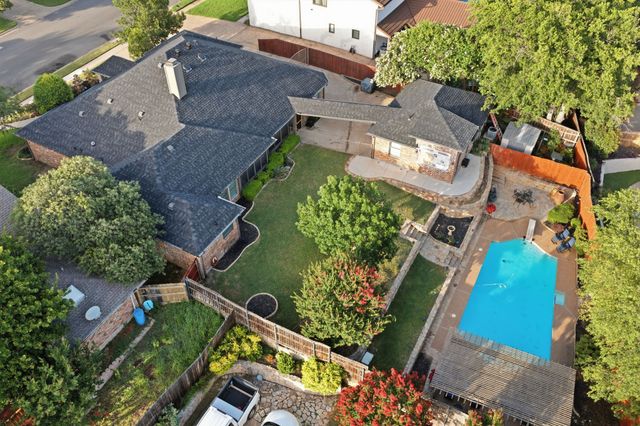 303 Quail Crest Drive, Bedford, TX 76021