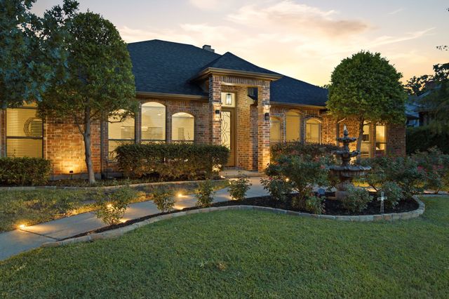 303 Quail Crest Drive, Bedford, TX 76021