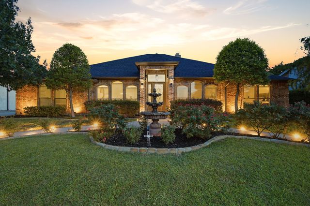 303 Quail Crest Drive, Bedford, TX 76021