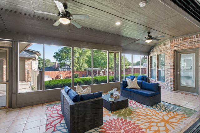 303 Quail Crest Drive, Bedford, TX 76021