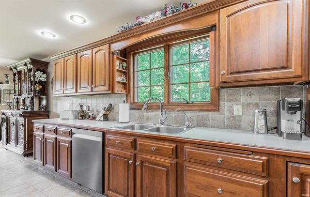 10348 Oglesby Drive, Evansville, IN 47720