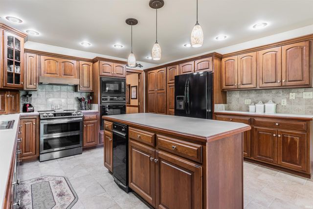 10348 Oglesby Drive, Evansville, IN 47720