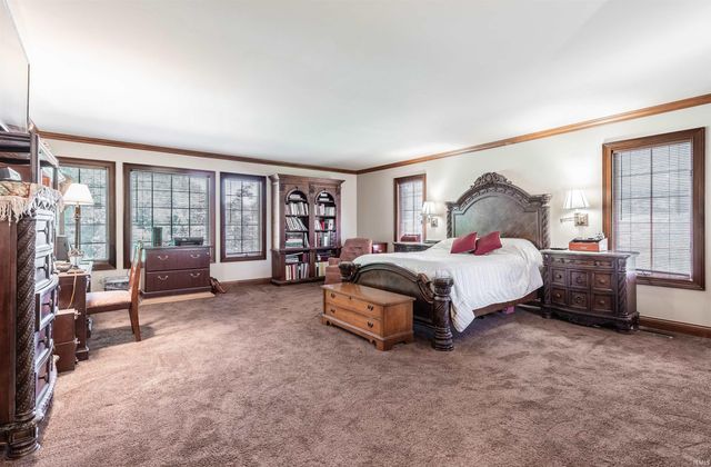 10348 Oglesby Drive, Evansville, IN 47720